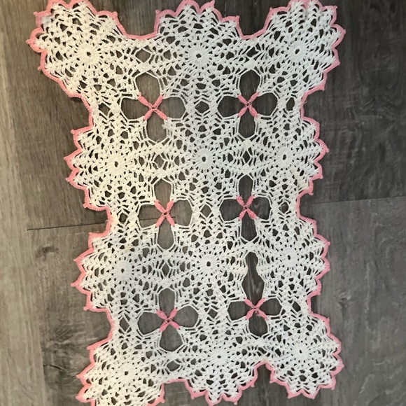 Handmade crochet table runner - Picture 1 of 1